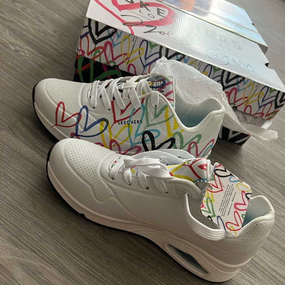 Sketchers spread the love